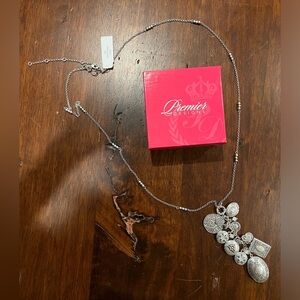 Premier Designs “Near and Dear” 36-40” necklace with removable enhancer locket